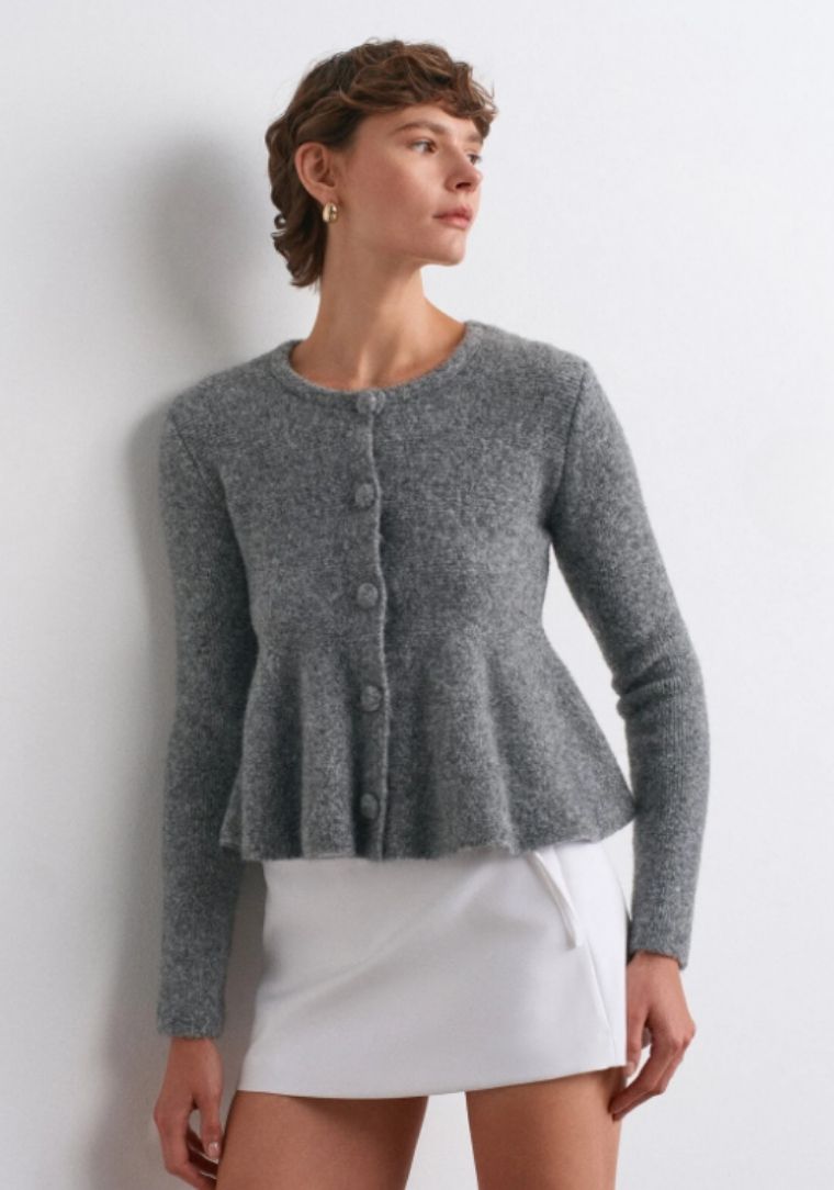 Yumuşak Dokulu Peplum Düğmeli Yumuşak Hırka 