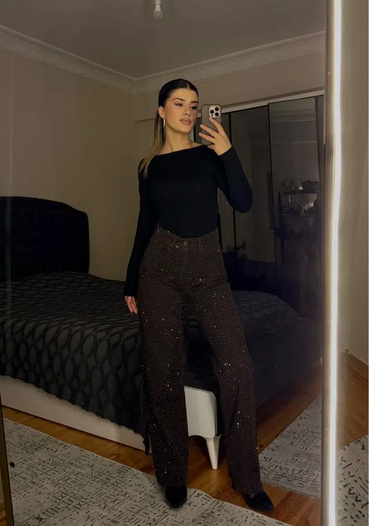 Taşlı Paça Kesimli Düz Pantolon 